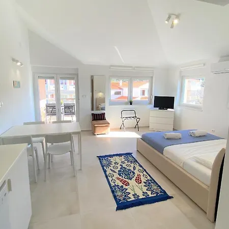 Apartment Ria New *